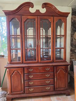 Vitrina /  crystal showcase cabinet