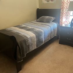 XL Twin Bed (4 Pcs) Spring Box, Mattress And Nightstand 