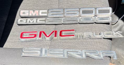 92-99 Gmc 2500 Rh/lh Door Driver Passenger Emblem &Tailgate emblems