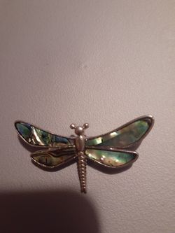 Pin with capital shell inner wings.