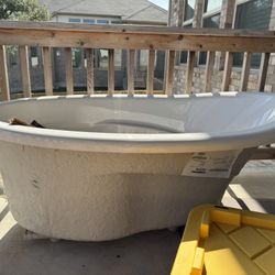 White Drop-In Bathtub – Excellent Condition, Never Used
