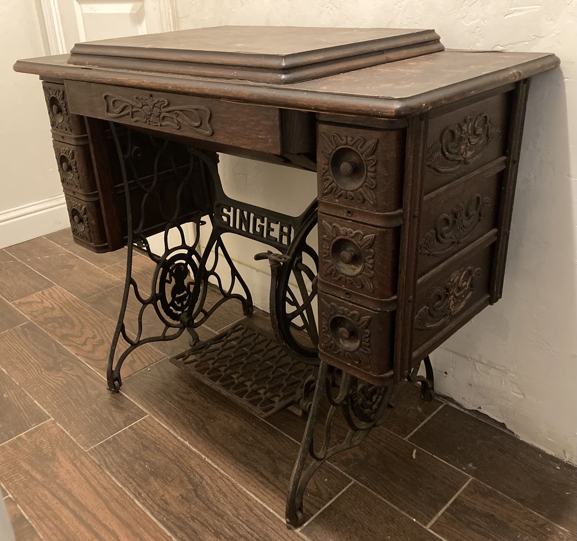 1914 Singer Treadle Sewing Machine In Original Six Drawer Cabinet