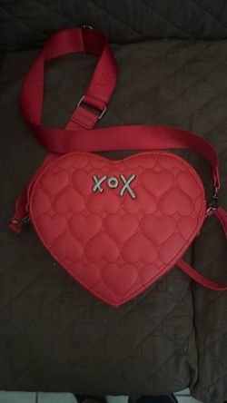 Bolsa de mujer Chica color roja marca betsy johnson