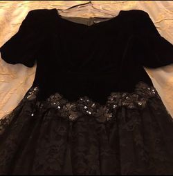 Dress gown with velvet & lace