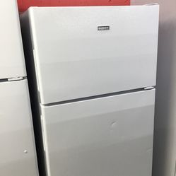 Hotpoint 14 Cu Ft Top And Bottom Fridge. 1 year Warranty 