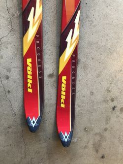 Voiki Progress skies w/bindings (70 Inches Long/177.8 Centimeters) Includes Poles