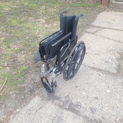 Foldable Invacare 9000 XT Wheelchair W: 18", D: 16" 
