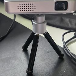 Kodak Luma 150 Portable LED Projector 