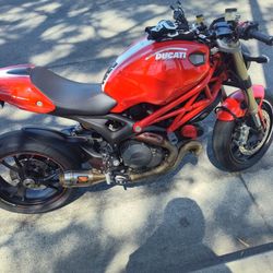 2012 Ducati Monster 1100 Evo 