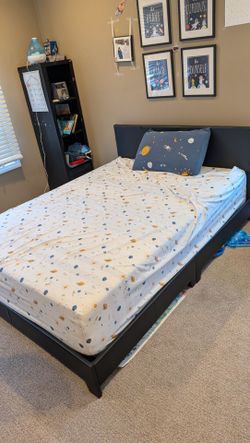 Full size bed and mattress. Good condition.