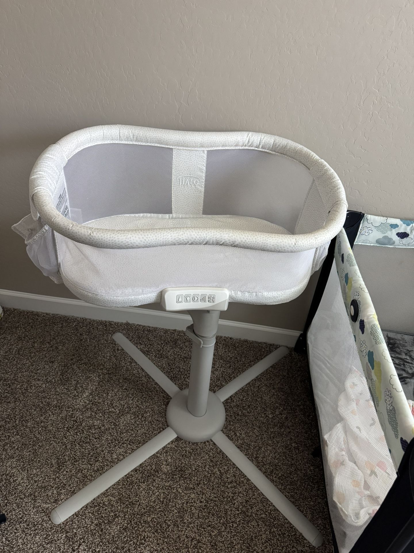 Halo Bassinest Swivel Sleeper Premiere Series