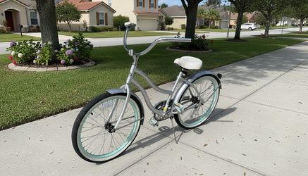 24” Silver Beach Cruiser Bike Bicycle! Good condition! Ready to ride