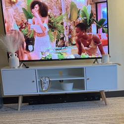 Entertainment center