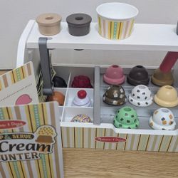 Melissa & Doug Ice Cream Counter