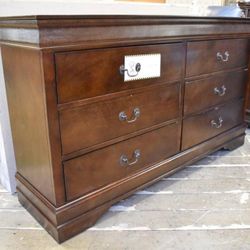 Mayville 6 Drawers Dressers 