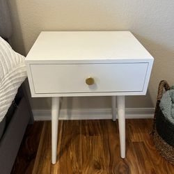 End table/Nighstand