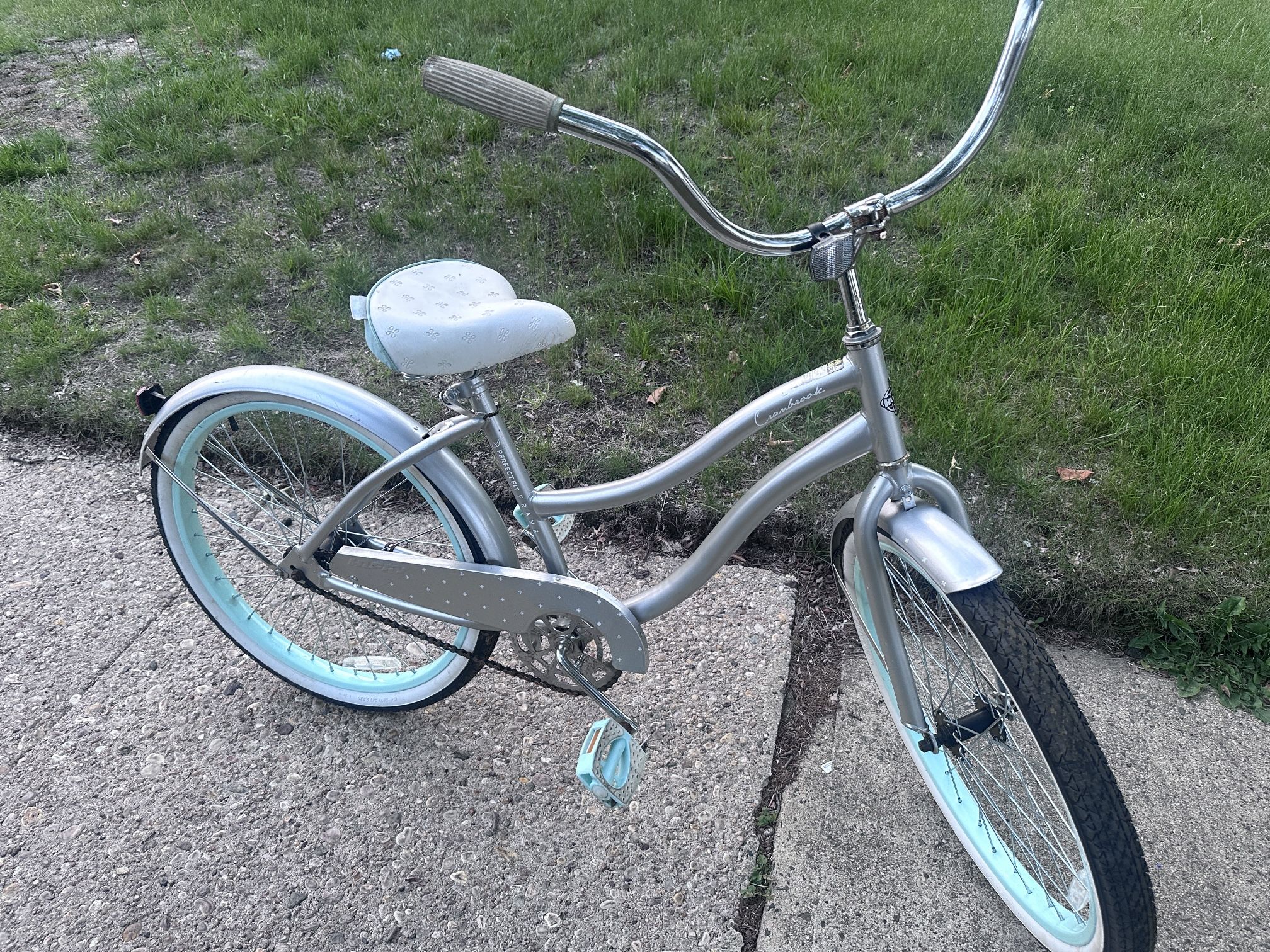 HUFFY BEACH CRUISER IN GREAT bike CONDITION ready to ride bicycle