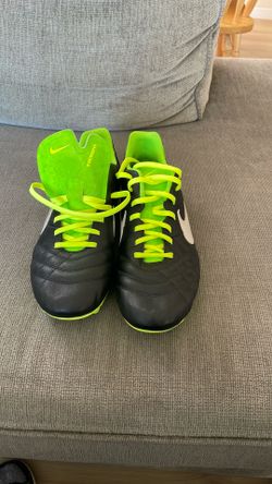 Soccer Shoes Size 10 TIEMPO