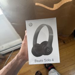Beats Solo 4
