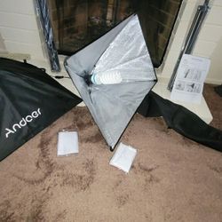 Andoer  Photography Softbox Lighting Kit Continuous Lighting System Photo Equipment Soft Studio Light with Light Stands and Convenient Carry Bag (with