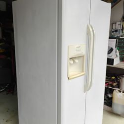 Frigidaire Refrigerator 