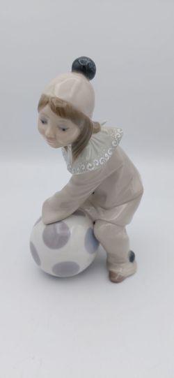 Lovely Vintage Lladro Girl With Ball #1177 Made In Spain