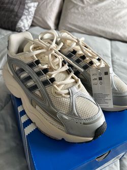 Adidas women shoes size 8