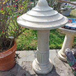 Call 2 piece concrete garden décor