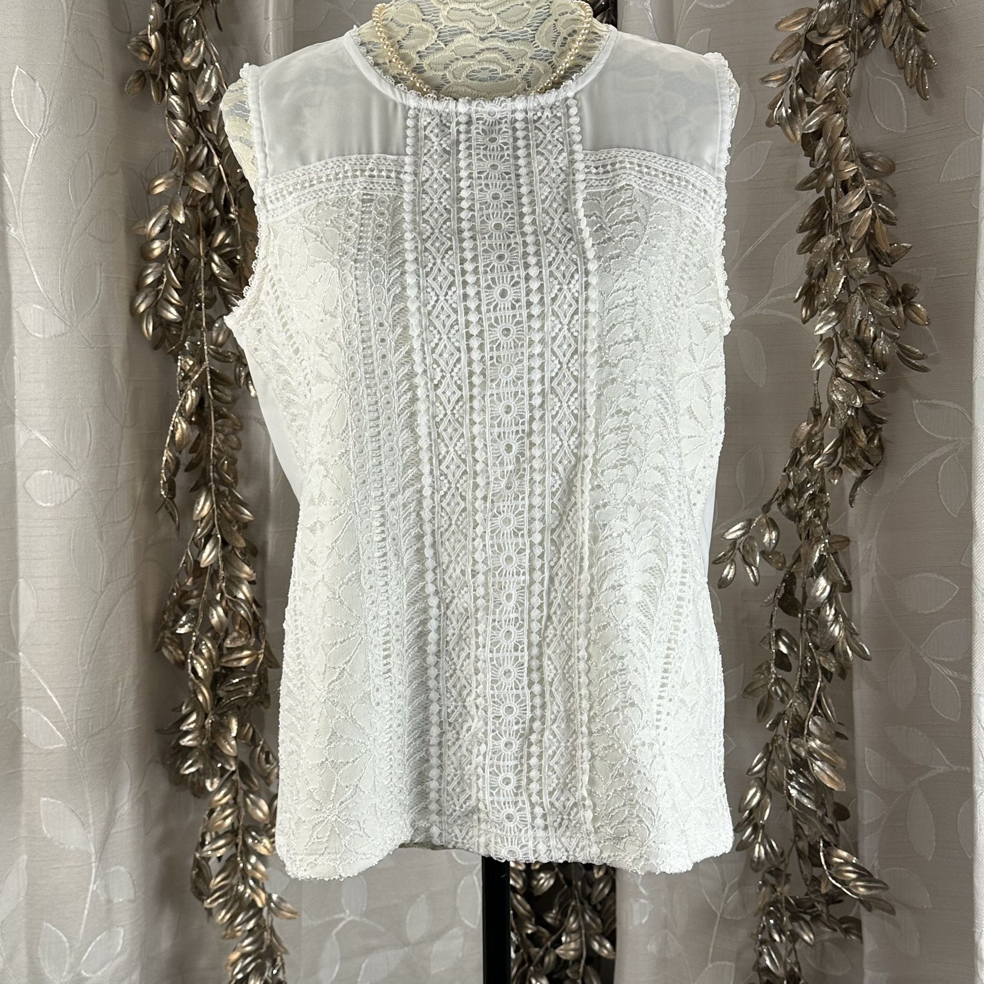 Karl Lagerfeld Paris | White Lace Sleeveless Blouse | Women’s Large | Romantic