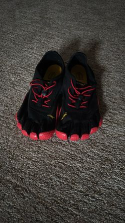 vibram five fingers black