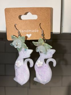 Cat with flower hat earrings