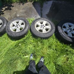 Full Set 245/65R17 Ford 