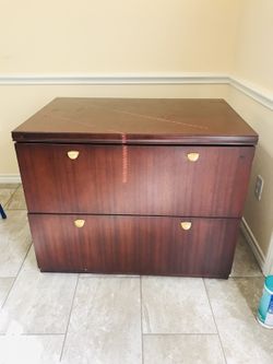 Brand new like new accent table very good condition