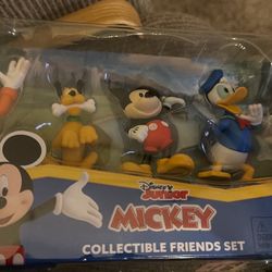 Disney Junior Mickey Mouse Collectible Friends Set - 5 Figures Including Mickey, Minnie, Donald, Goofy, and Pluto