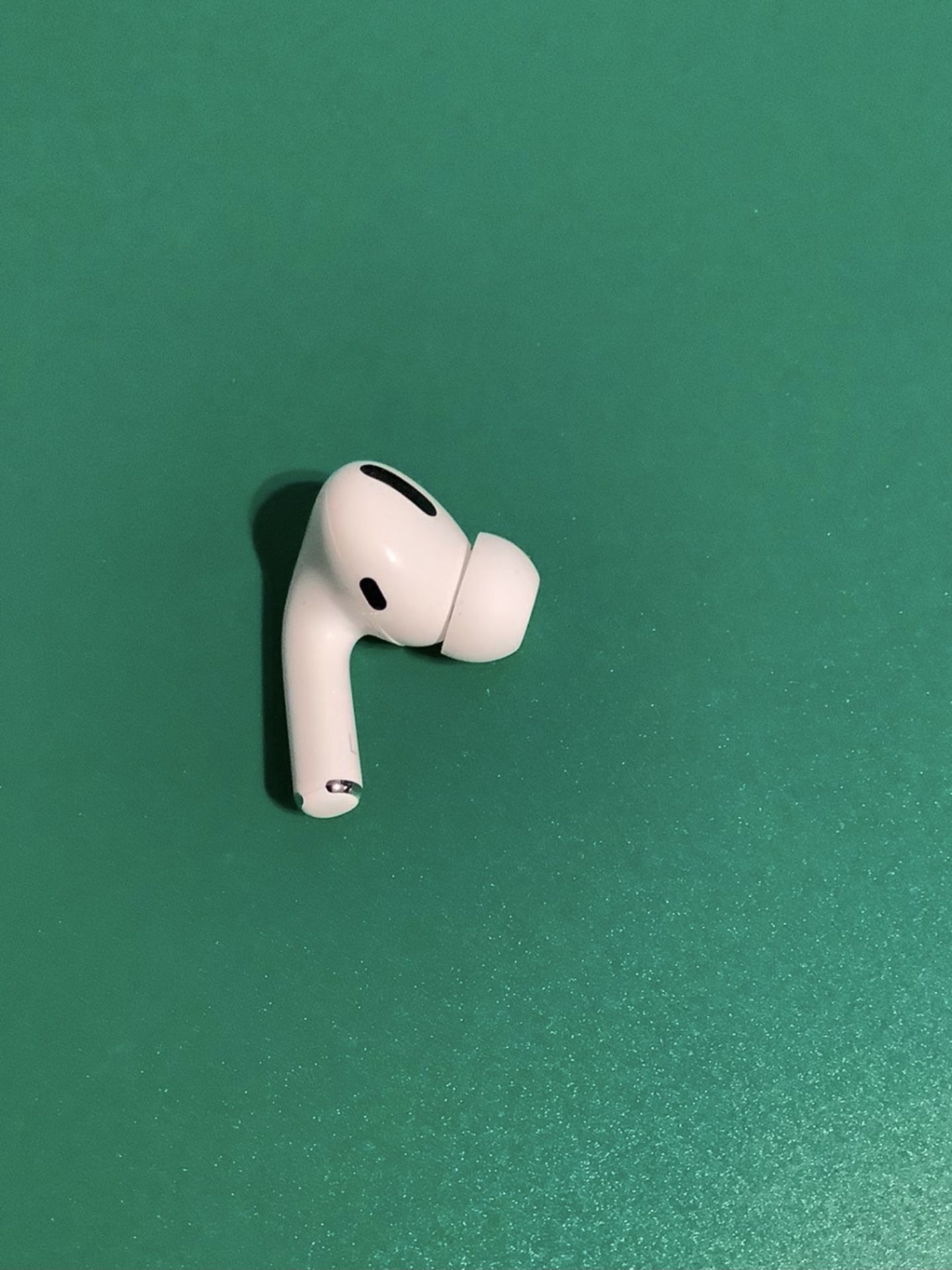 Left Apple AirPod Pro 