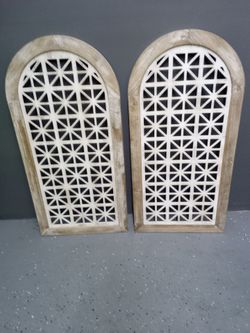 Wooden arch decor