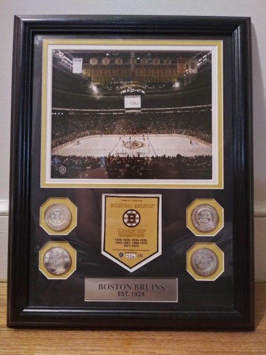 Boston Bruins Championship Collectible Plaque With 4 Silver Plated Medallions #516.