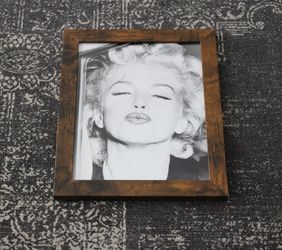 Framed Vintage Photo Print - Marilyn Monroe Blowing a Kiss Hollywood Glamour (8x10)
