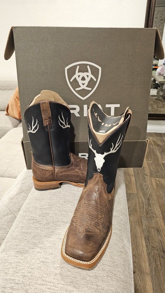 New ARIAT Boots Size 8D