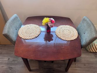 Kitchen table and 2 chairs