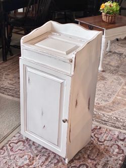 Trash Bin / Cabinet