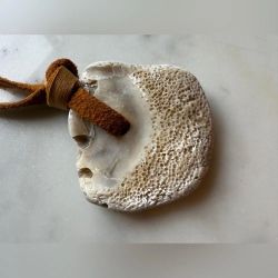 New Leather And Shell Pendant Necklace 