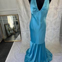 💙 Elegant Turquoise Satin Mermaid Gown – Glamorous Statement Dress 💫