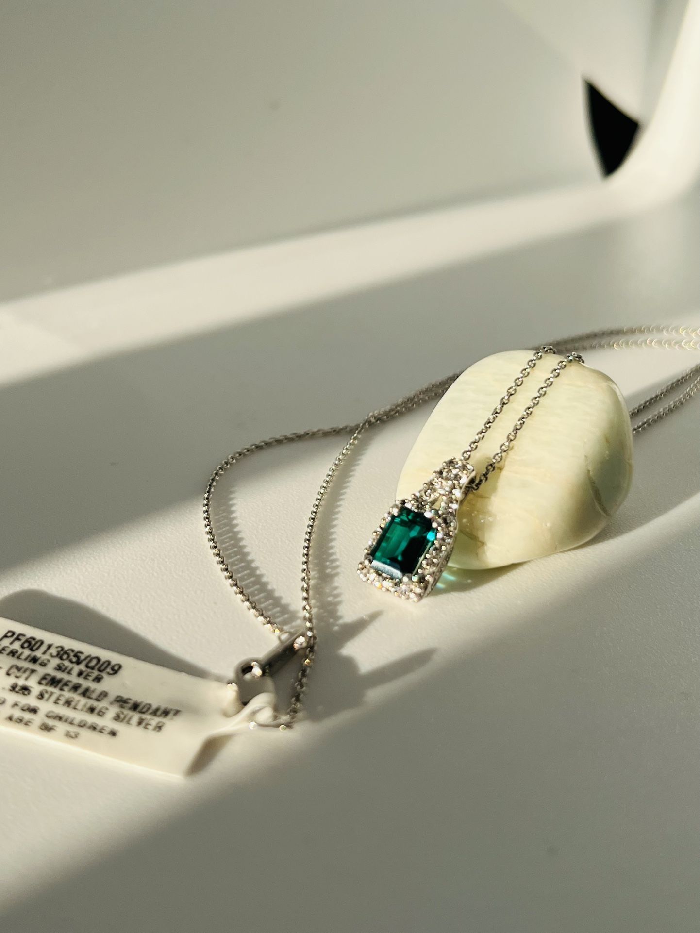 Sterling silver necklace chain 18”with lab created Emerald pendants 3 grams