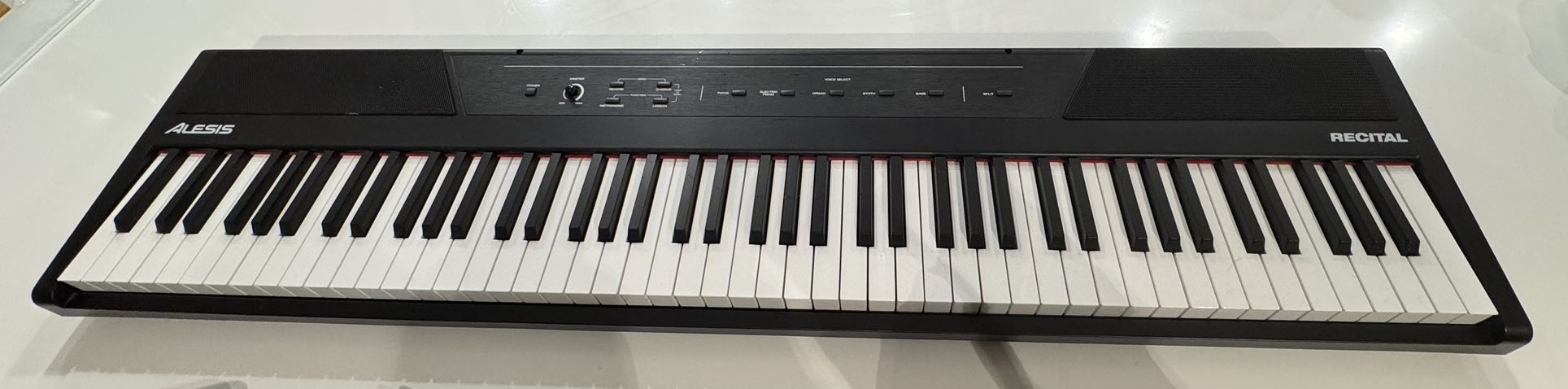 Alesis, Recital Piano, 88-keys, Semi-weighted