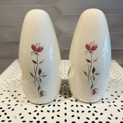Vintage MCM Franciscan Duet pattern oversized salt and pepper shakers set.  6” tall  Made in USA