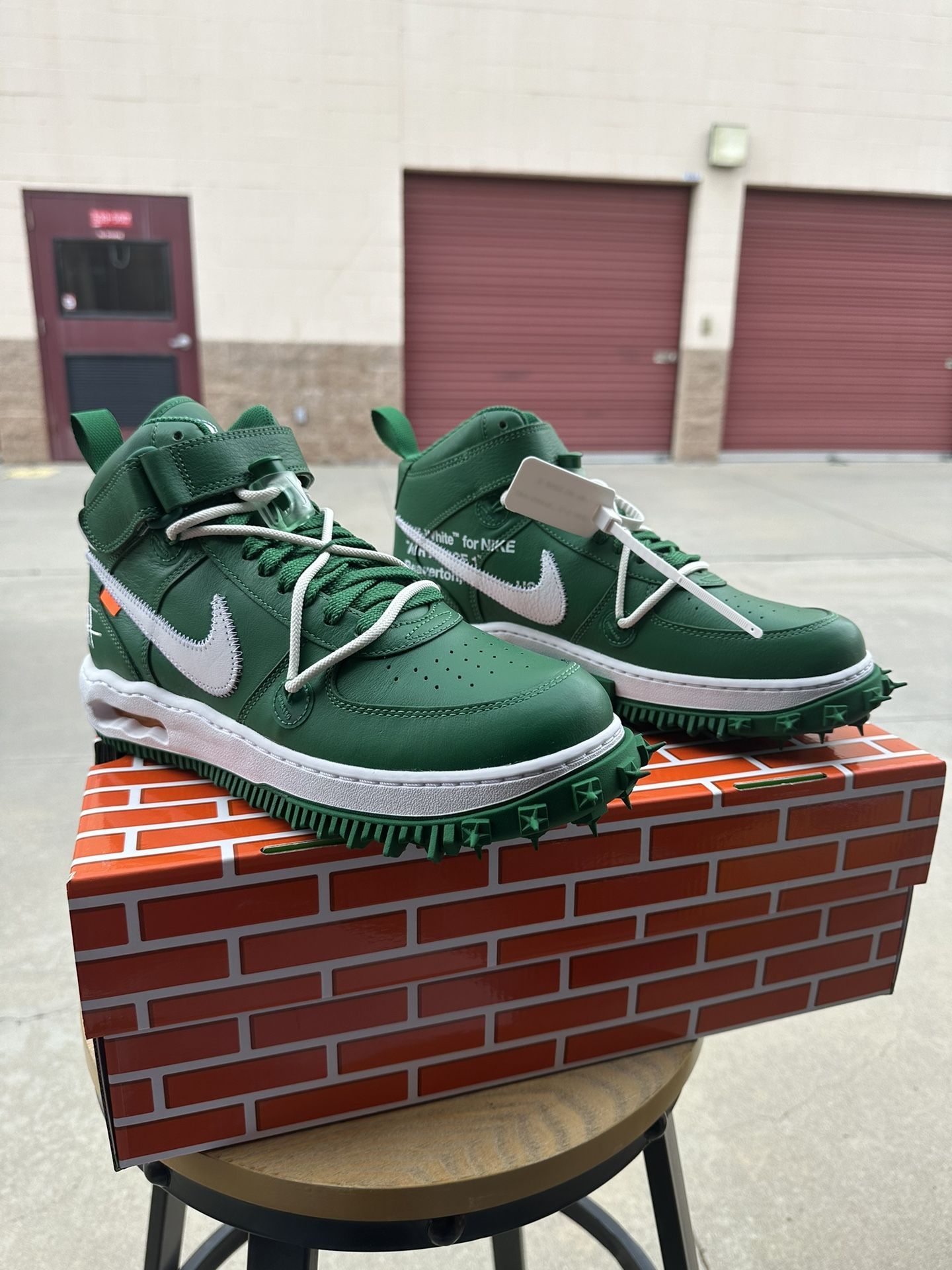 Off White Pine Green