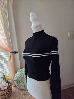 Urban Outfitters Black Mock Neck Striped Sweater Size Medium
