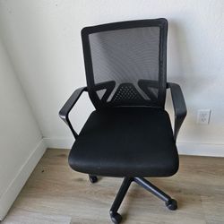 Office Chair w/ Mesh Back 