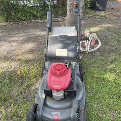 Self Propelled Honda Commercial Key Start Lawn Mower 21” Cut With Dual Blades 